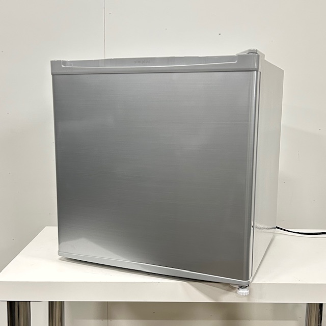 【中古】Simplus/シンプラス 1ドア冷凍庫 家庭用冷凍庫 31L SP-31LRF-1-SL シルバー W474×D447×H496(mm)  2023年製